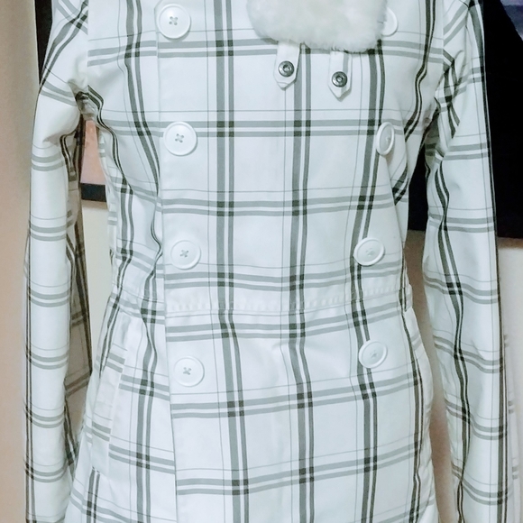 COAT - Picture 5 of 8